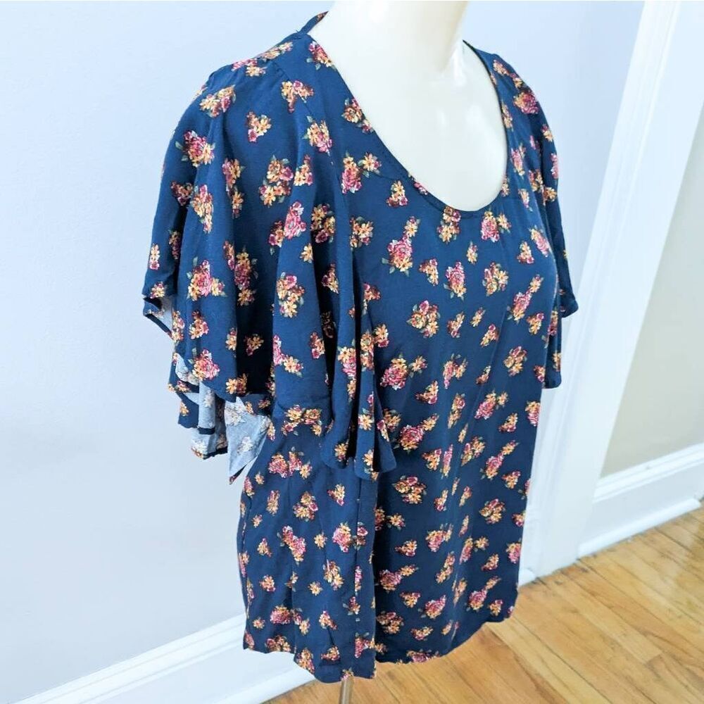 Xhilaration Blue Floral Flutter Sleeve Top - Picture 2 of 5